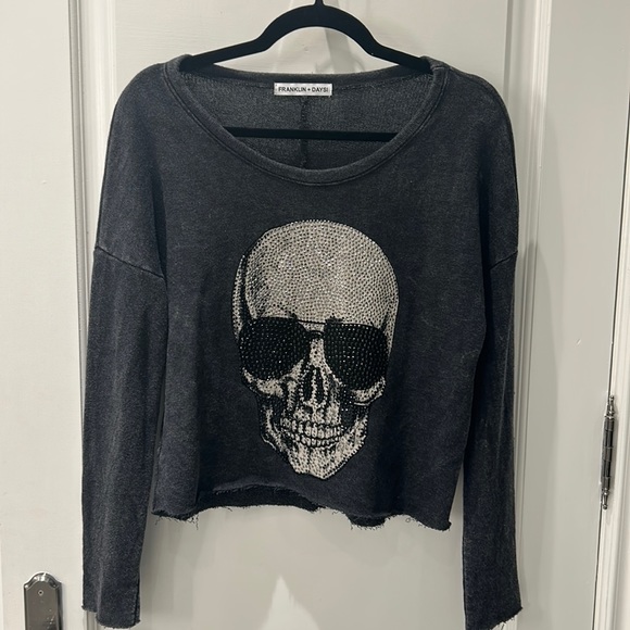 Franklin + Daysi Long Sleeve Top with skull - Picture 1 of 5